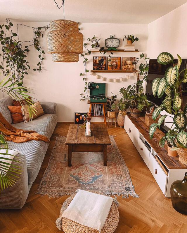 Nothing beats a cozy corner filled with your favorite plants 🌿✨ ⁠
⁠
Which plant do you think adds the most to this space?⁠
⁠
📸: @lottaaliving⁠
⁠
#indoorplant #pottedplants #indoorplants #plantsplantsplants⁠ #livingroomgoals #livingroomspace #livingroomplants #plantaholic #interiordesigner